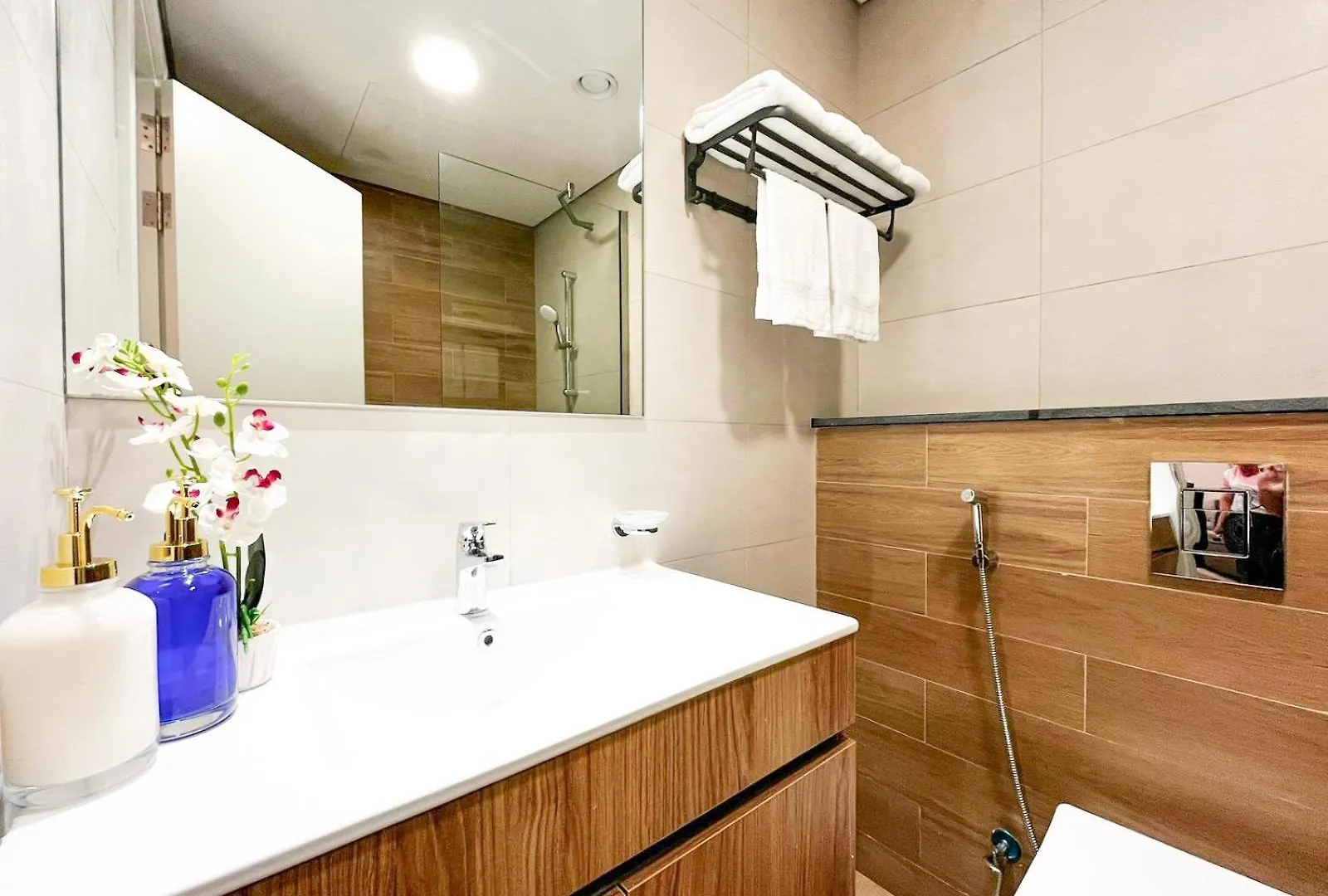 Central Stay 1 Bed Junior Near Cleveland And Abu Dhabi Mall